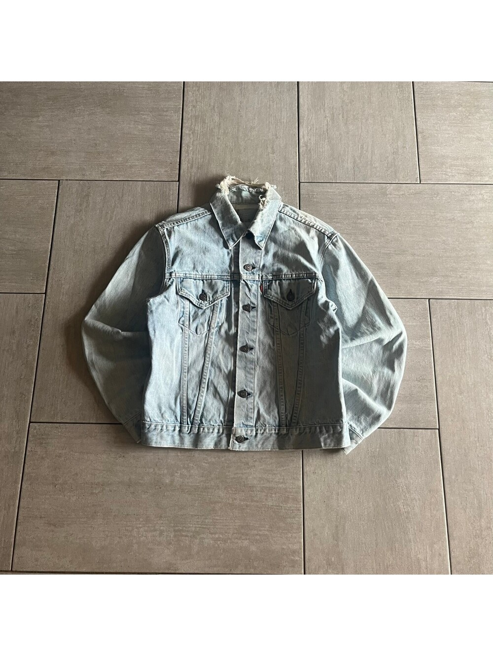 Vintage 80s Levi's Light Blue Denim Jacket Distressed Collar Size S-M